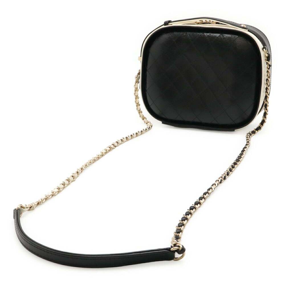 CHANEL Black Leather Shoulder Bag - Picture 3 of 10